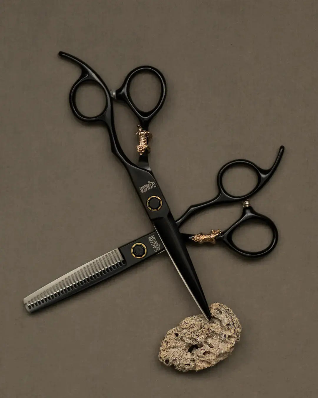 Kuroku Noir Series 6" Japanese Steel Hairdressing Scissors Sakura Scissors Hairdressing scissors, barber scissors Sakura Scissors
